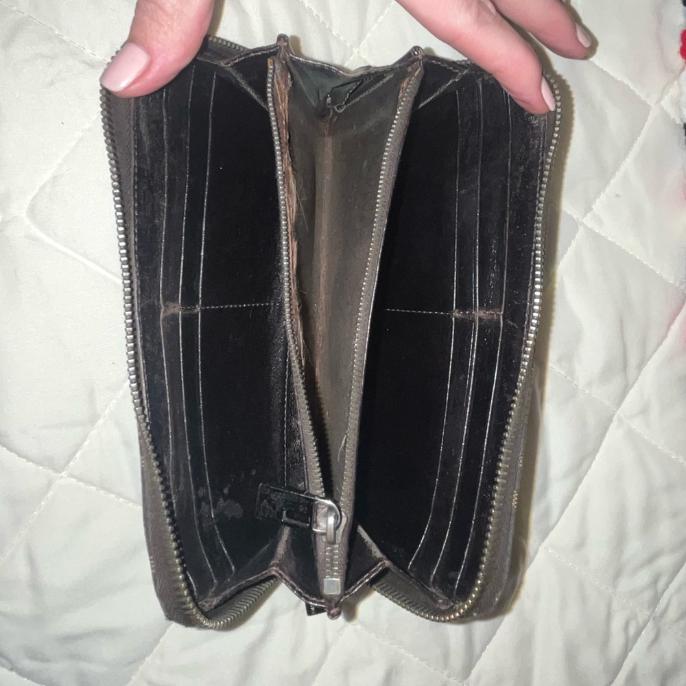 Fendi zip around wallet authentic - Picture 10 of 11